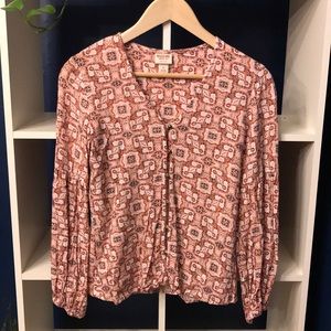 Pink pattern top with fitted peasant sleeves